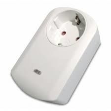 ENCUFE DE RED CON REGULADOR DE TENSIÓN